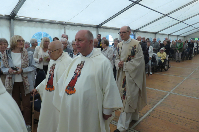 Der Telgter Propst Dr. Michael Langenfeld (Mi.) begr&uuml;&szlig;te Pr&auml;ses Dr. Marius Linnenborn (re.), Gro&szlig;dechant Franz Jung (li.).