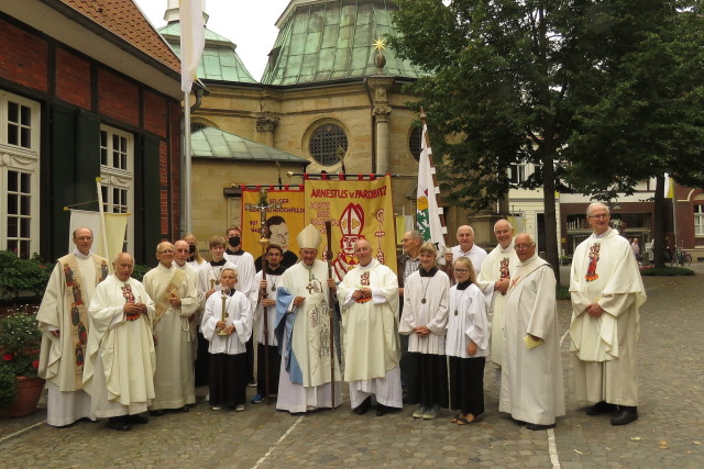 75. Glatzer Wallfahrt nach Telgte 2022: Gruppenbild mit Bischof Dr. Felix Genn