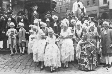 Der Hofstaat in der Stadt