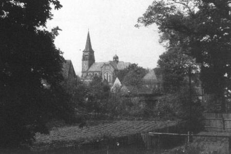 Teilansicht mit Kirche