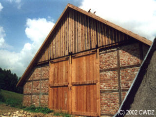 Scheune mit neuem Tor